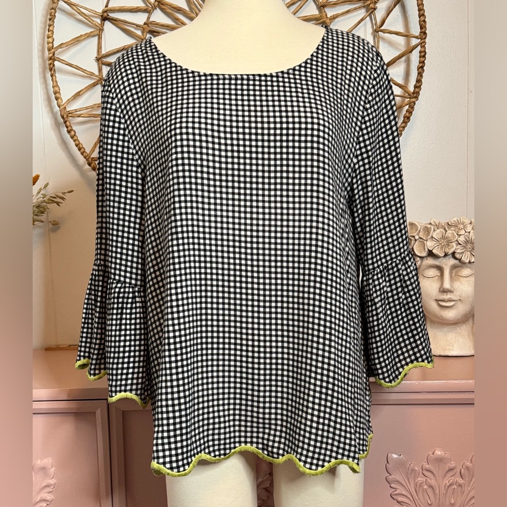 Women’s Large Black and White Checkered Women's Top with lime green trim‎